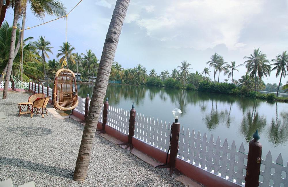 Munroe Island Lake Resort Mundrothuruth Eksteriør bilde